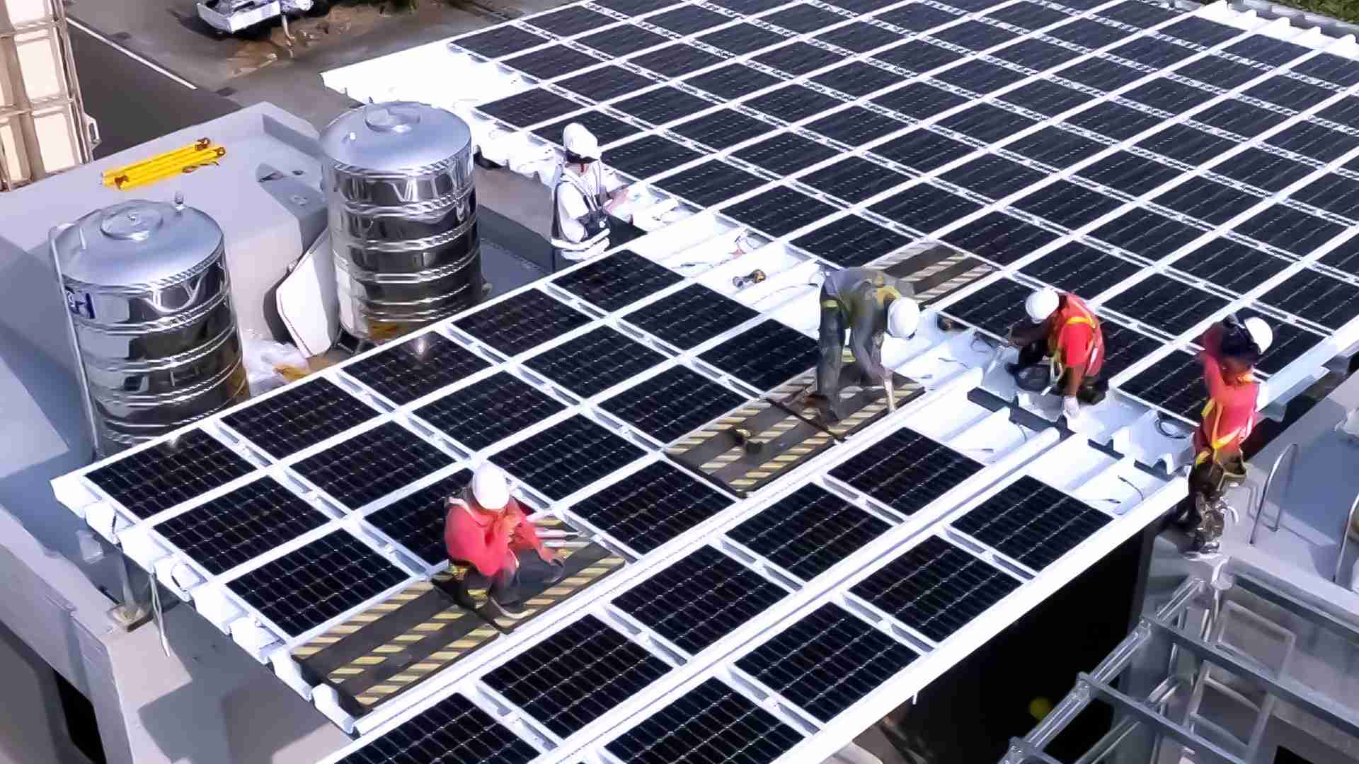 2468BET着力于替代能源之技术研发，，如光电浪板的相关制程、、、、设备与产品，，其中所开发之光电整合型浪板，，减少传统金属支架安装，，，更提升耐候度，，，可广泛运用于多元场域，，，并辅助建筑达到净零碳排目标