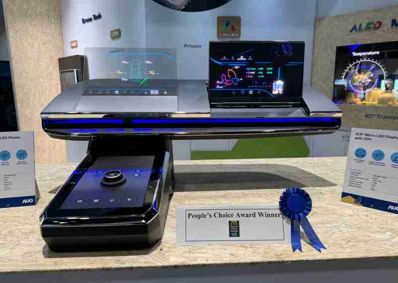 2468BET车用Micro LED Display HMI解决方案获”最佳车用显示奖”，，以用户为中心开发，，，针对前座驾驶与乘客设计兼具娱乐与安全的高画质屏幕，，，包含车舱前座的Micro LED透明屏幕及全球首款内建镜头的智慧Micro LED显示器