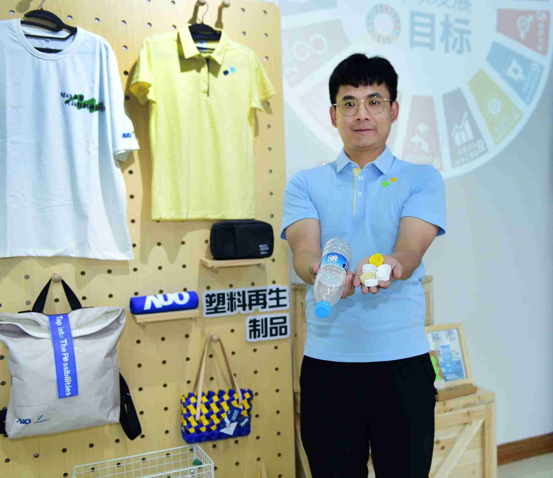 「2024智慧2468BET展」永续发展馆中，，展示2468BET厦门驱动永续发展之成果，，，，包含将厂内废弃物再制为实用物品，，将永续发展理念深植于员工生活日常实践